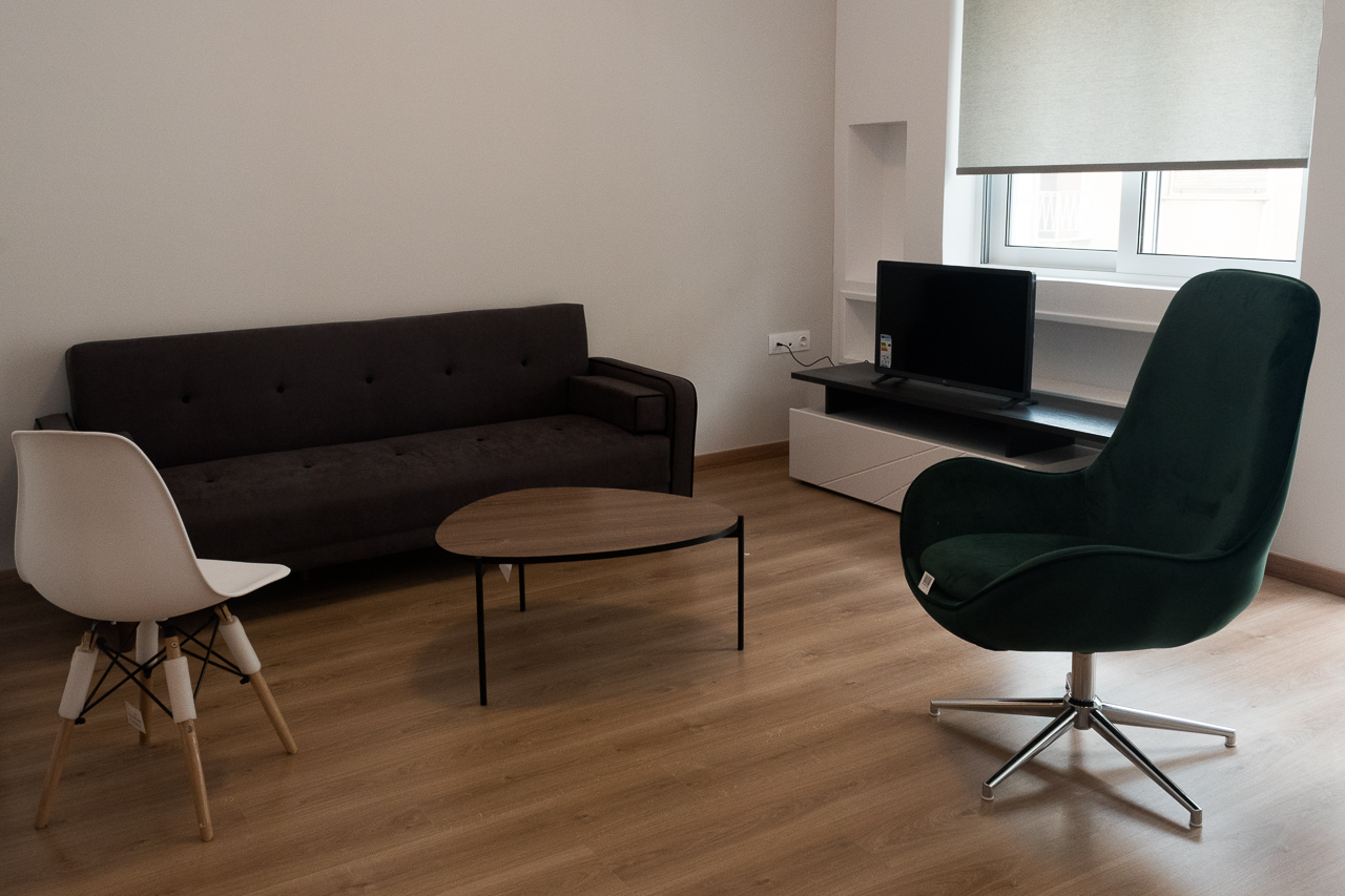 Bright , modern apartment